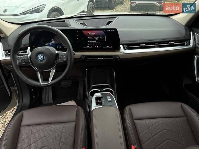 Белый БМВ iX1, объемом двигателя 0 л и пробегом 33 тыс. км за 28000 $, фото 50 на Automoto.ua