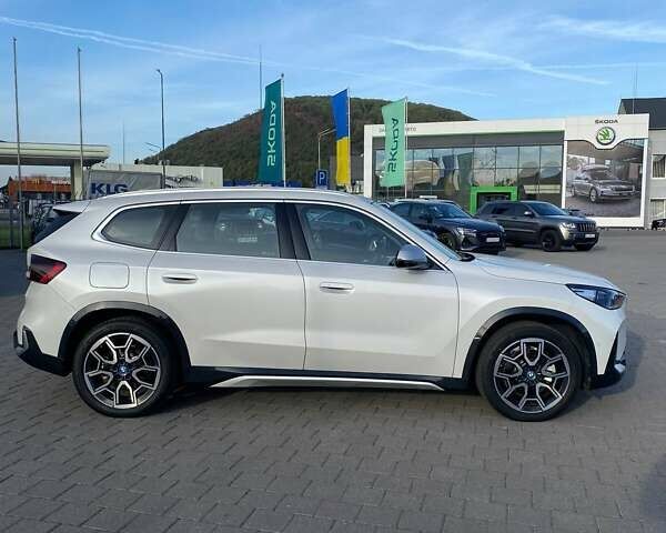 БМВ iX1 2023 у Мукачеве на Automoto.ua Білий БМВ iX1, об'ємом двигуна 0 л та пробігом 16 тис. км за 30900 $, фото 3 на Automoto.ua