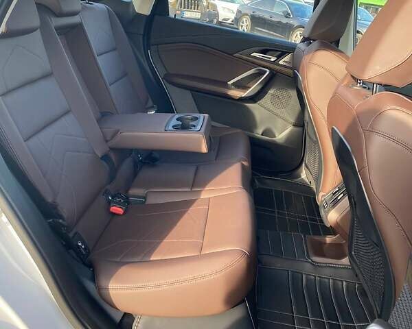 БМВ iX1 2023 у Мукачеве на Automoto.ua Білий БМВ iX1, об'ємом двигуна 0 л та пробігом 16 тис. км за 30900 $, фото 25 на Automoto.ua