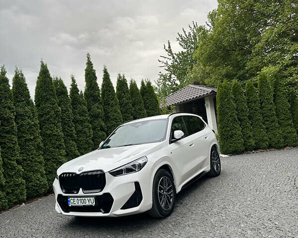 Белый БМВ iX1, объемом двигателя 0 л и пробегом 24 тыс. км за 40999 $, фото 9 на Automoto.ua