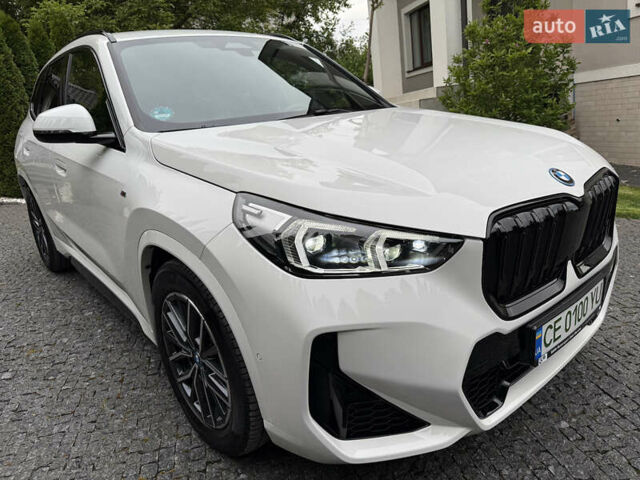 Белый БМВ iX1, объемом двигателя 0 л и пробегом 24 тыс. км за 42000 $, фото 1 на Automoto.ua