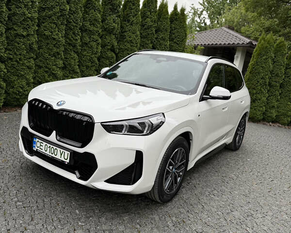 Белый БМВ iX1, объемом двигателя 0 л и пробегом 24 тыс. км за 42000 $, фото 7 на Automoto.ua