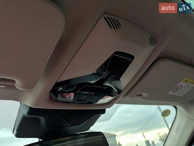 Белый БМВ iX1, объемом двигателя 0 л и пробегом 33 тыс. км за 28000 $, фото 49 на Automoto.ua