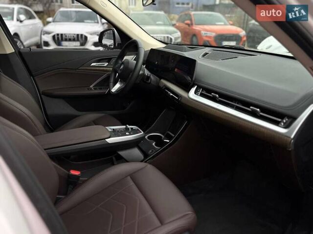 Белый БМВ iX1, объемом двигателя 0 л и пробегом 33 тыс. км за 28000 $, фото 23 на Automoto.ua