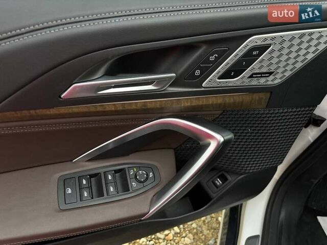 Белый БМВ iX1, объемом двигателя 0 л и пробегом 33 тыс. км за 28000 $, фото 29 на Automoto.ua