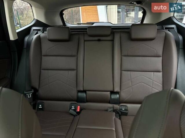 Белый БМВ iX1, объемом двигателя 0 л и пробегом 33 тыс. км за 28000 $, фото 56 на Automoto.ua