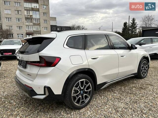 Белый БМВ iX1, объемом двигателя 0 л и пробегом 33 тыс. км за 28000 $, фото 16 на Automoto.ua