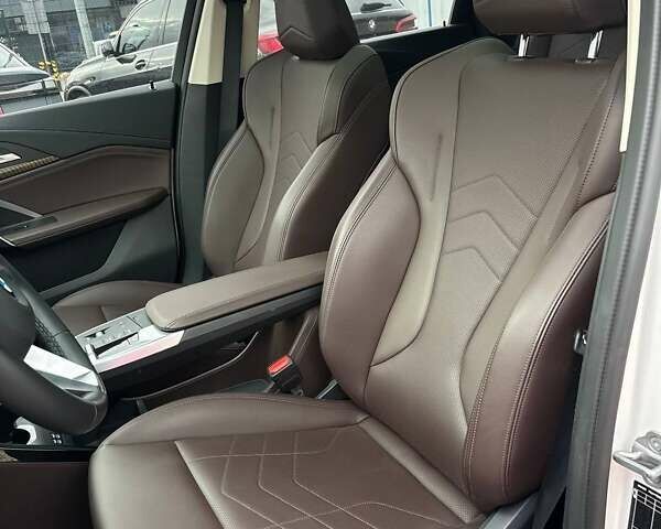 Белый БМВ iX1, объемом двигателя 0 л и пробегом 33 тыс. км за 28000 $, фото 32 на Automoto.ua