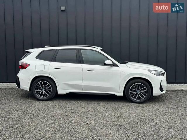 Белый БМВ iX1, объемом двигателя 0 л и пробегом 33 тыс. км за 42900 $, фото 5 на Automoto.ua