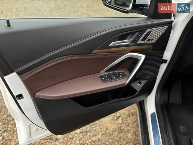 Белый БМВ iX1, объемом двигателя 0 л и пробегом 36 тыс. км за 28000 $, фото 17 на Automoto.ua