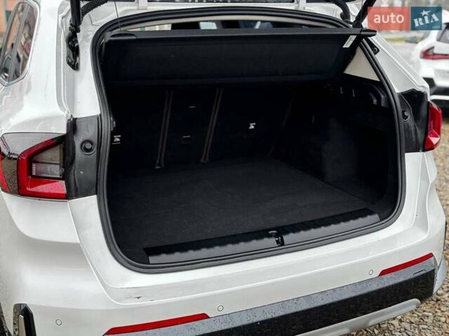 Белый БМВ iX1, объемом двигателя 0 л и пробегом 36 тыс. км за 28000 $, фото 11 на Automoto.ua