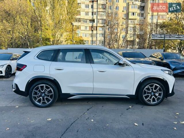 Білий БМВ iX1, об'ємом двигуна 0 л та пробігом 4 тис. км за 33000 $, фото 1 на Automoto.ua