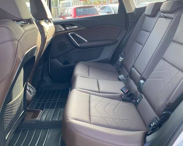 БМВ iX1 2023 у Мукачеве на Automoto.ua Білий БМВ iX1, об'ємом двигуна 0 л та пробігом 16 тис. км за 30900 $, фото 28 на Automoto.ua
