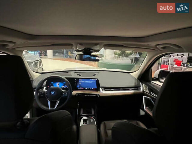 Белый БМВ iX1, объемом двигателя 0 л и пробегом 25 тыс. км за 25000 $, фото 8 на Automoto.ua