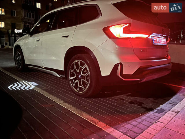 БМВ iX1 2023 в Киеве на Automoto.ua Белый БМВ iX1, объемом двигателя 0 л и пробегом 5 тыс. км за 31900 $, фото 18 на Automoto.ua