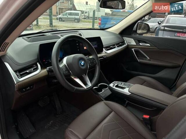 Белый БМВ iX1, объемом двигателя 0 л и пробегом 33 тыс. км за 28000 $, фото 30 на Automoto.ua