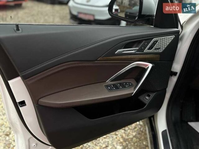 Белый БМВ iX1, объемом двигателя 0 л и пробегом 33 тыс. км за 28000 $, фото 27 на Automoto.ua