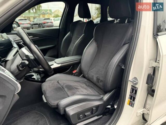 Белый БМВ iX1, объемом двигателя 0 л и пробегом 33 тыс. км за 42900 $, фото 15 на Automoto.ua