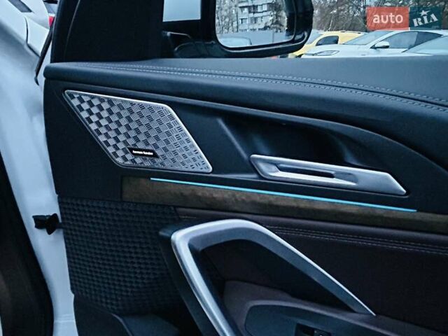 Білий БМВ iX1, об'ємом двигуна 0 л та пробігом 4 тис. км за 33000 $, фото 31 на Automoto.ua