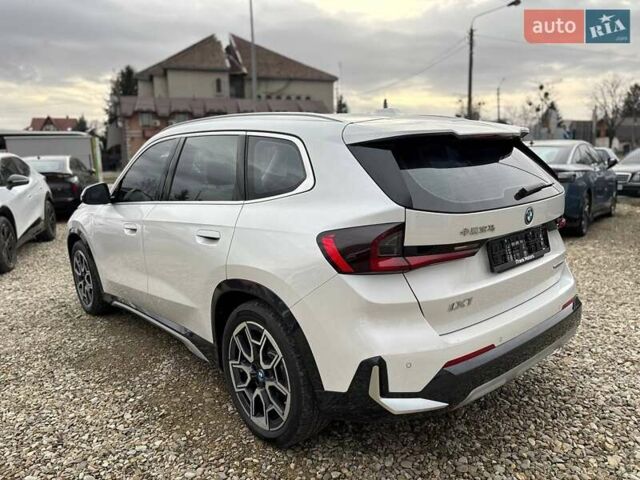 Белый БМВ iX1, объемом двигателя 0 л и пробегом 33 тыс. км за 28000 $, фото 11 на Automoto.ua