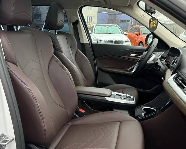 Белый БМВ iX1, объемом двигателя 0 л и пробегом 36 тыс. км за 28000 $, фото 42 на Automoto.ua