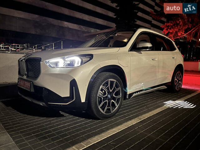 БМВ iX1 2023 в Киеве на Automoto.ua Белый БМВ iX1, объемом двигателя 0 л и пробегом 5 тыс. км за 31900 $, фото 17 на Automoto.ua