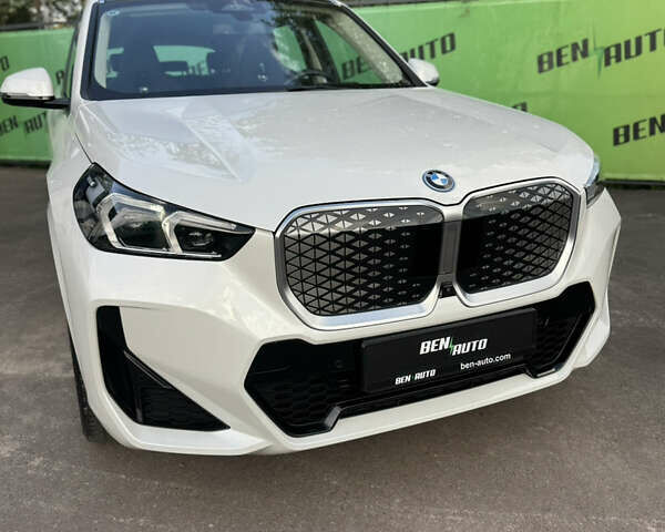Белый БМВ iX1, объемом двигателя 0 л и пробегом 6 тыс. км за 31500 $, фото 2 на Automoto.ua