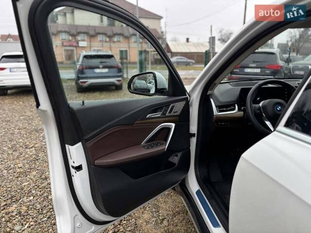 Белый БМВ iX1, объемом двигателя 0 л и пробегом 36 тыс. км за 28000 $, фото 16 на Automoto.ua