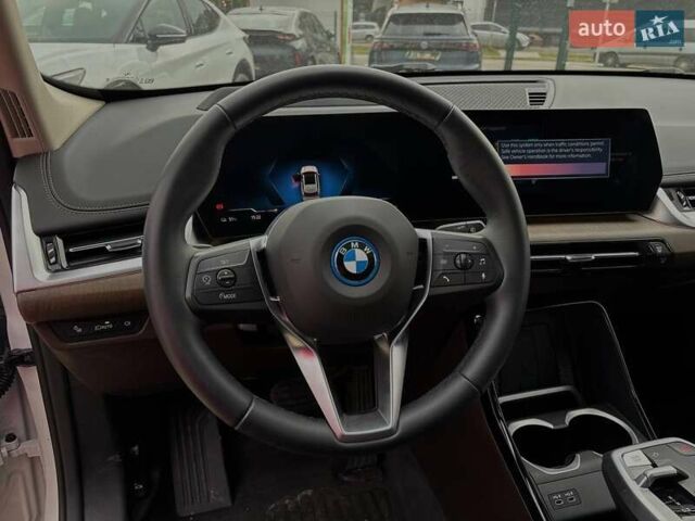 Белый БМВ iX1, объемом двигателя 0 л и пробегом 33 тыс. км за 28000 $, фото 34 на Automoto.ua