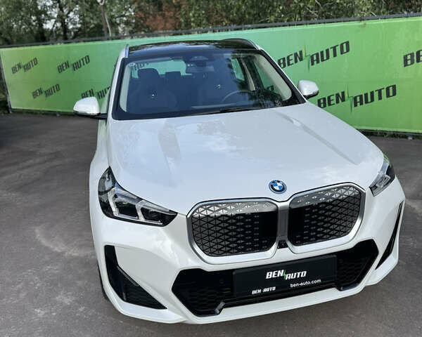 Белый БМВ iX1, объемом двигателя 0 л и пробегом 6 тыс. км за 31500 $, фото 4 на Automoto.ua
