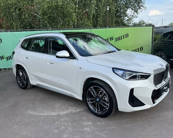Белый БМВ iX1, объемом двигателя 0 л и пробегом 6 тыс. км за 31500 $, фото 6 на Automoto.ua