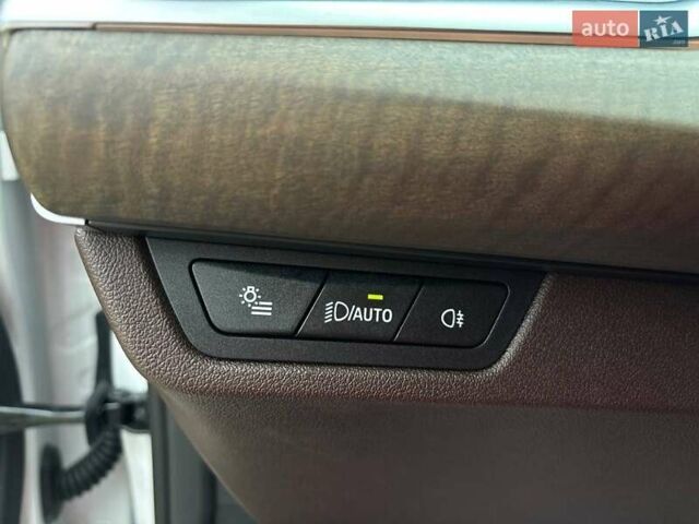 Белый БМВ iX1, объемом двигателя 0 л и пробегом 33 тыс. км за 28000 $, фото 40 на Automoto.ua