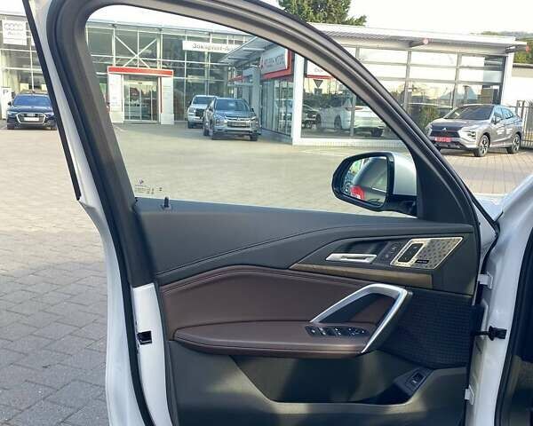 БМВ iX1 2023 у Мукачеве на Automoto.ua Білий БМВ iX1, об'ємом двигуна 0 л та пробігом 16 тис. км за 30900 $, фото 30 на Automoto.ua