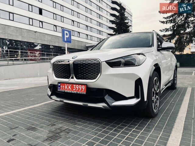 БМВ iX1 2023 в Киеве на Automoto.ua Белый БМВ iX1, объемом двигателя 0 л и пробегом 5 тыс. км за 31900 $, фото 6 на Automoto.ua