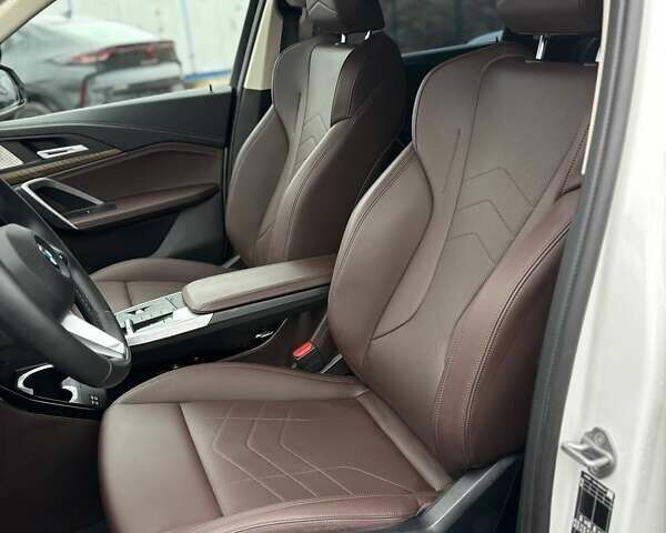 Белый БМВ iX1, объемом двигателя 0 л и пробегом 36 тыс. км за 28000 $, фото 21 на Automoto.ua