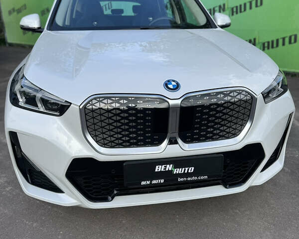 Белый БМВ iX1, объемом двигателя 0 л и пробегом 6 тыс. км за 31500 $, фото 1 на Automoto.ua