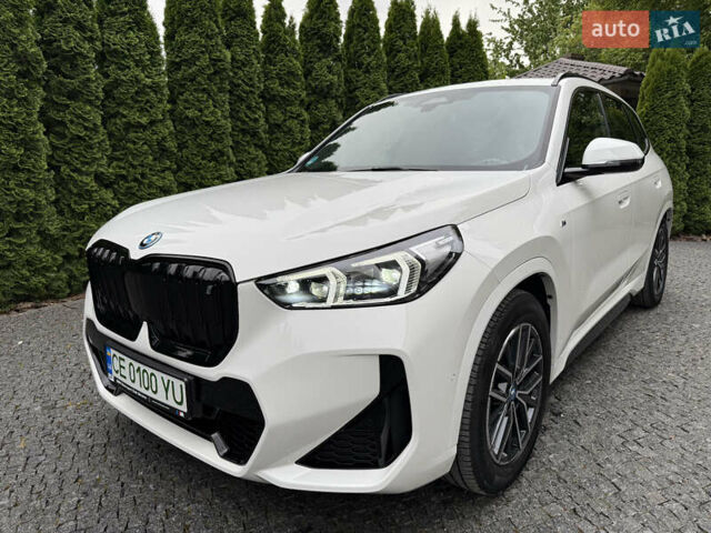 Белый БМВ iX1, объемом двигателя 0 л и пробегом 24 тыс. км за 42000 $, фото 3 на Automoto.ua