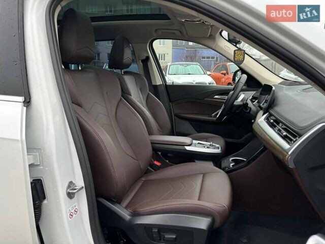 Белый БМВ iX1, объемом двигателя 0 л и пробегом 36 тыс. км за 28000 $, фото 41 на Automoto.ua