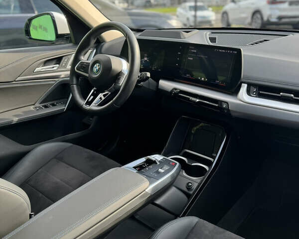Белый БМВ iX1, объемом двигателя 0 л и пробегом 6 тыс. км за 31500 $, фото 32 на Automoto.ua