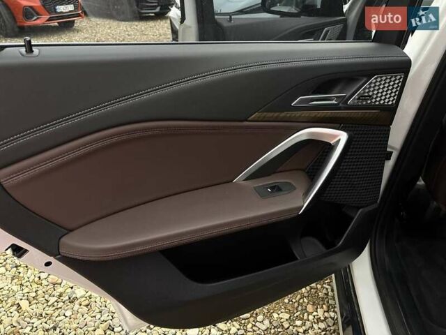 Белый БМВ iX1, объемом двигателя 0 л и пробегом 33 тыс. км за 28000 $, фото 60 на Automoto.ua