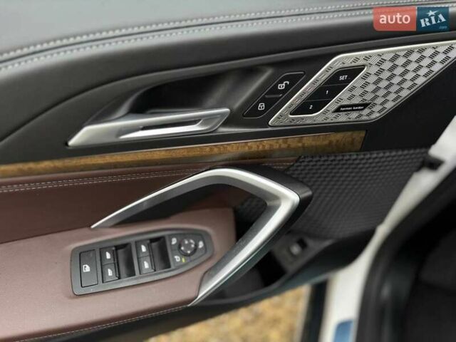 Белый БМВ iX1, объемом двигателя 0 л и пробегом 36 тыс. км за 28000 $, фото 19 на Automoto.ua