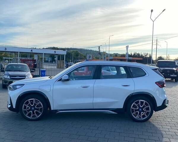 БМВ iX1 2023 у Мукачеве на Automoto.ua Білий БМВ iX1, об'ємом двигуна 0 л та пробігом 16 тис. км за 30900 $, фото 7 на Automoto.ua