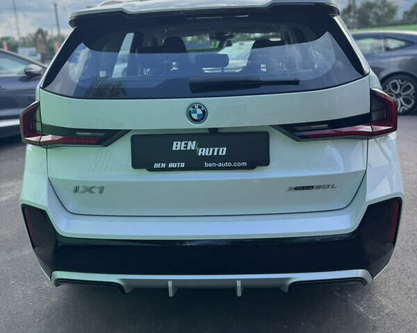 Белый БМВ iX1, объемом двигателя 0 л и пробегом 6 тыс. км за 31500 $, фото 14 на Automoto.ua