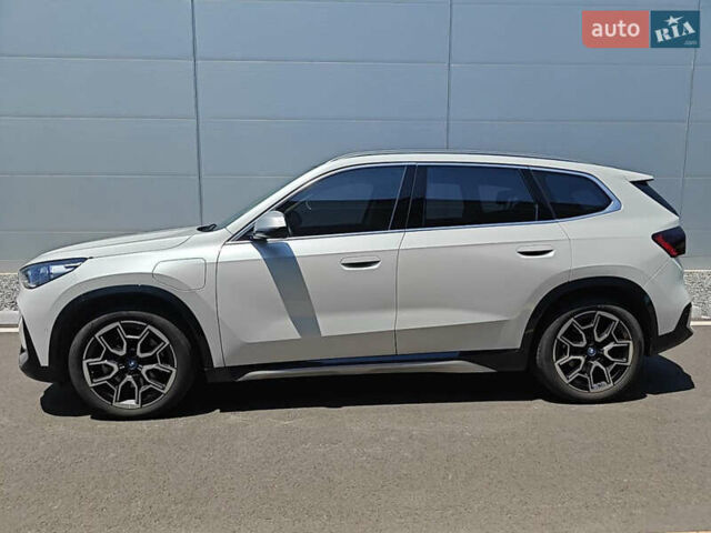 Белый БМВ iX1, объемом двигателя 0 л и пробегом 28 тыс. км за 25000 $, фото 3 на Automoto.ua