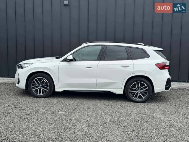 Белый БМВ iX1, объемом двигателя 0 л и пробегом 33 тыс. км за 42900 $, фото 10 на Automoto.ua