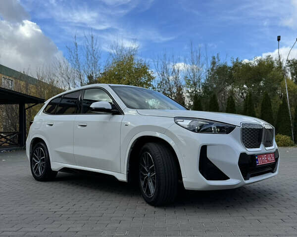 БМВ iX1 2024 в Ровно на Automoto.ua Белый БМВ iX1, объемом двигателя 0 л и пробегом 12 тыс. км за 36500 $, фото 7 на Automoto.ua