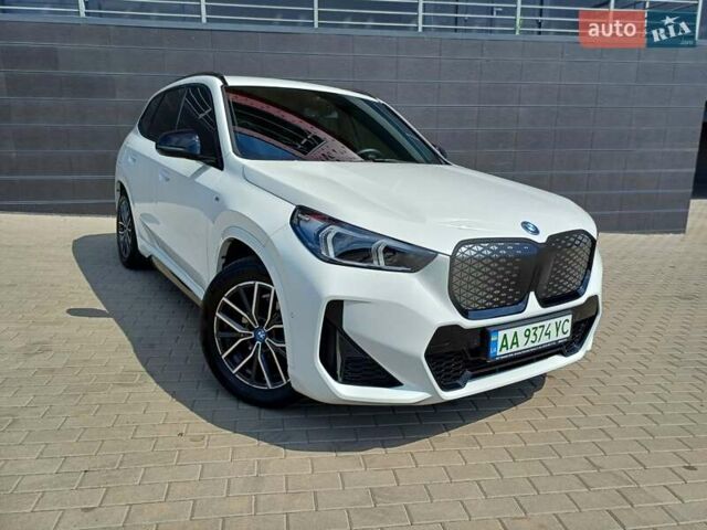 Белый БМВ iX1, объемом двигателя 0 л и пробегом 10 тыс. км за 39700 $, фото 7 на Automoto.ua