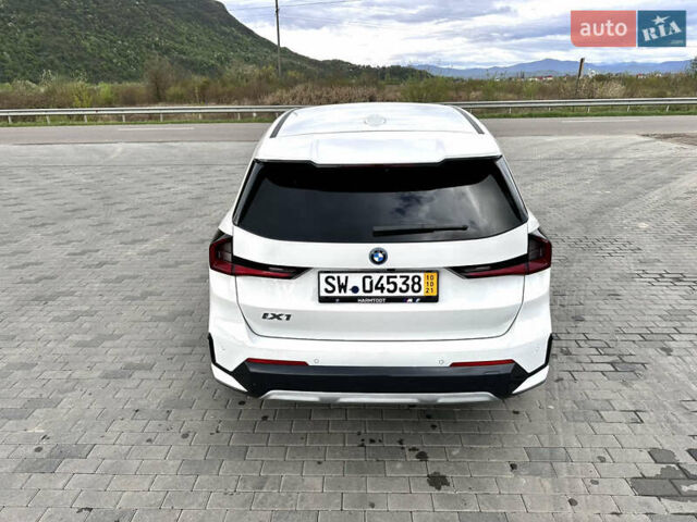 Белый БМВ iX1, объемом двигателя 0 л и пробегом 18 тыс. км за 30900 $, фото 11 на Automoto.ua