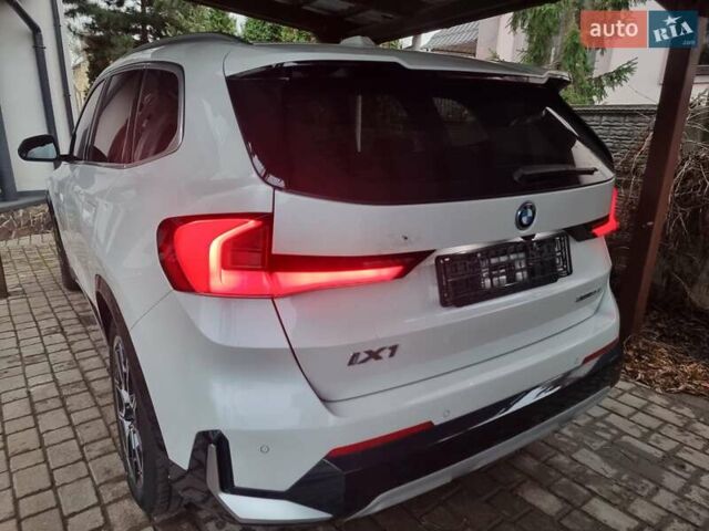 Белый БМВ iX1, объемом двигателя 0 л и пробегом 40 тыс. км за 29700 $, фото 1 на Automoto.ua