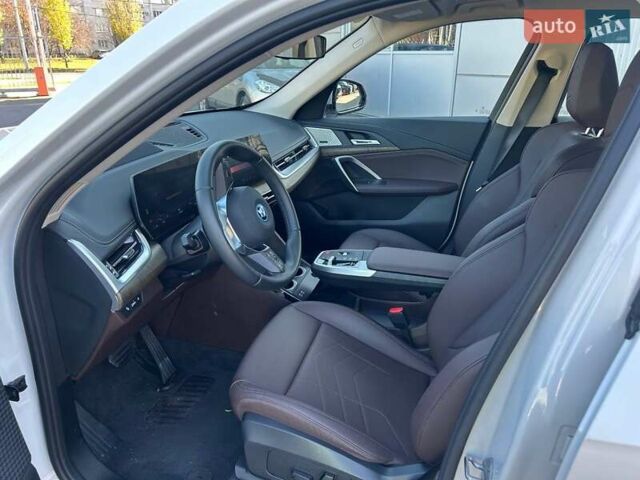 Белый БМВ iX1, объемом двигателя 0 л и пробегом 16 тыс. км за 31000 $, фото 8 на Automoto.ua
